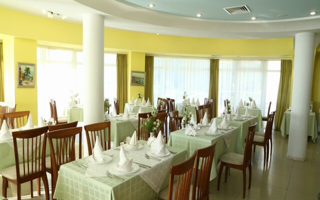 Mazhestik Hotel