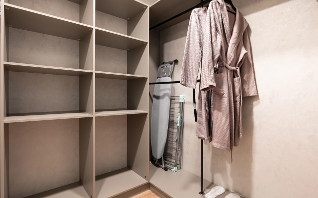 Na Ordzhonikidze 11/1  Apartaments 3