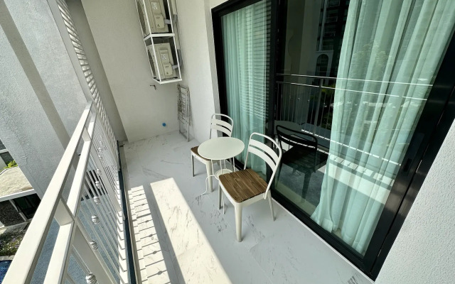 The Titie Halo1 Apartments