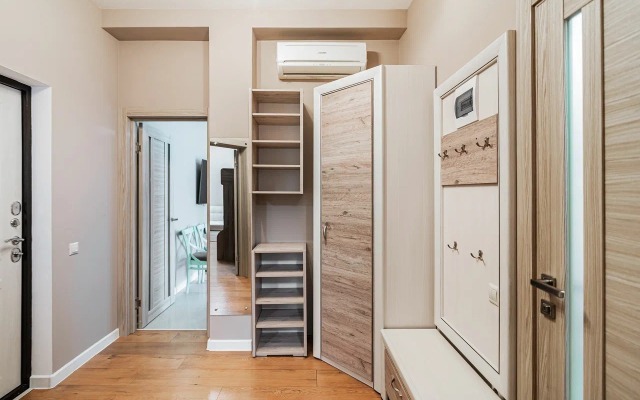 U Morya S Basseinom V Zhk Solnechny Apartments