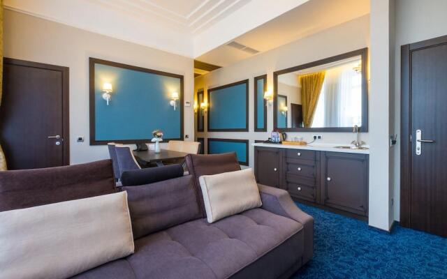 Hotel Tom River Plaza