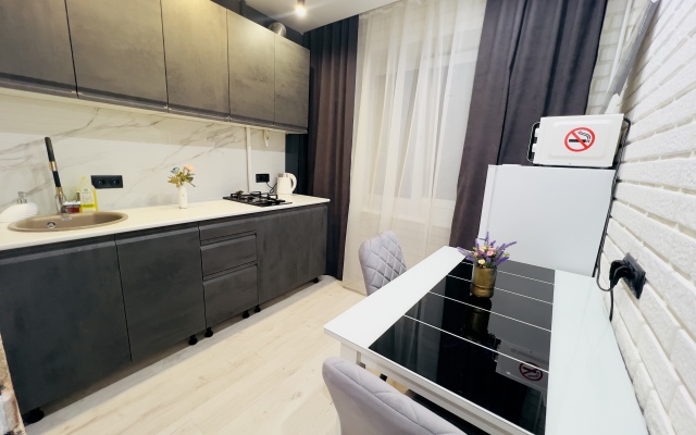 Blagoustroyennye na ulice Koroleva Apartments