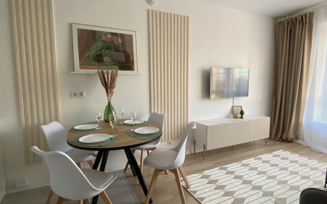 Flora Apart Flat