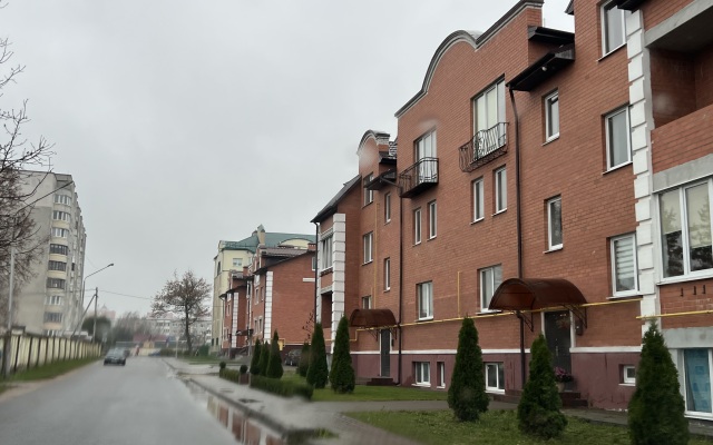 Prostornaya Nedaleko Ot Tsentra S Parkovkoy Flat