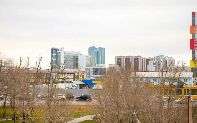 Апартаменты Просторная 2х Комнатная на Алексеева 115