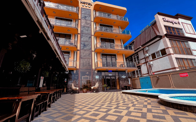 Ideal Hotel