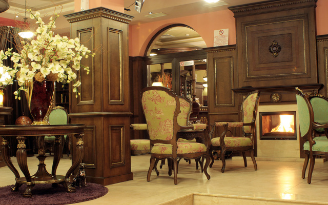 Chinar Hotel