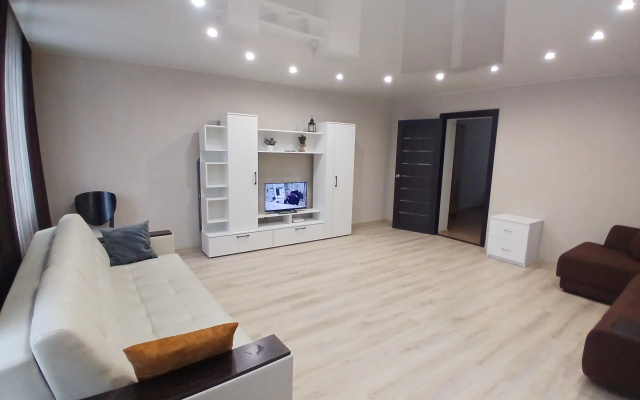 Apartamenty 2h k. na Galkinskaa 107 u Vokzala