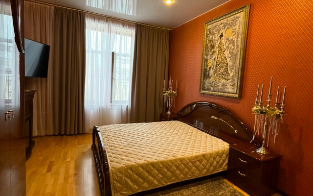 Bolshaya Dvukhkomnatnaya Na Lenina 18 Flat