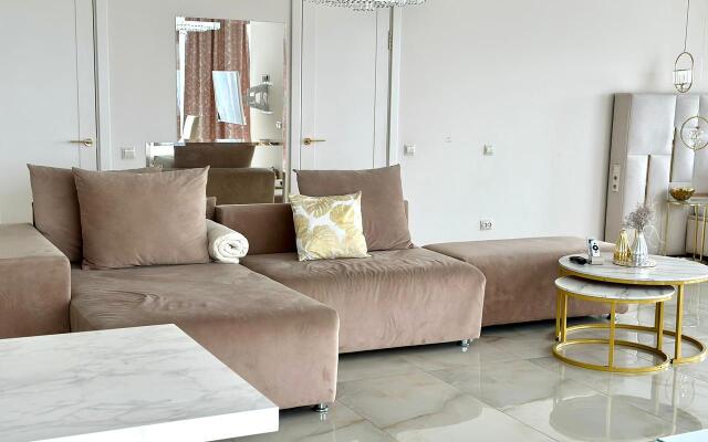 Апартаменты Атмосфера комфорта студия Золотая антилопа с лоджией