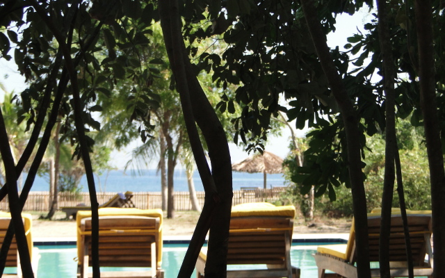 Giman Free Beach Resort Hotel