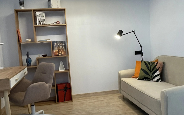 S Sovremennym Dizaynom I Mebelyu Flat