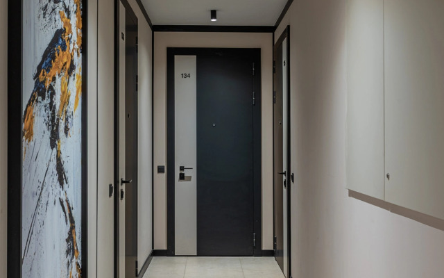 Студия у Метро Космонавтов