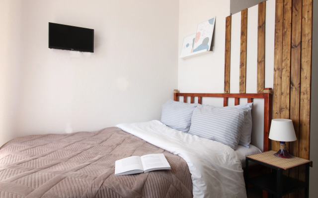 Uyutno kak doma s balkonom Apartments