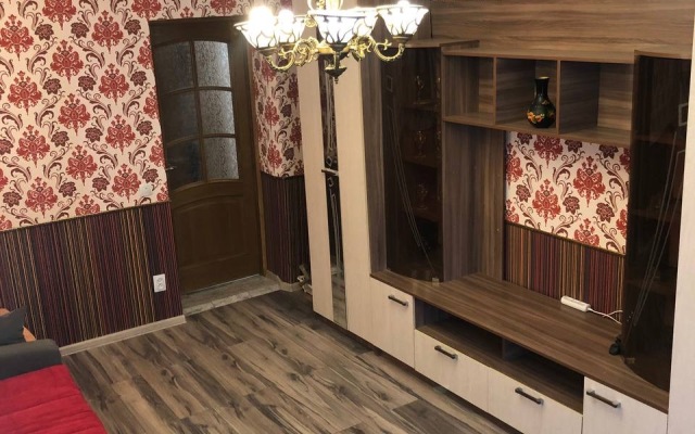 3 Komnatnaya Kvartira Dlya Bolshoy Kompanii Flat