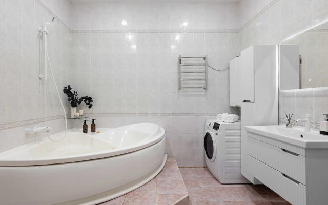 Квартира GM Apartments Новая и тихая Трехкомнатная на Тверской