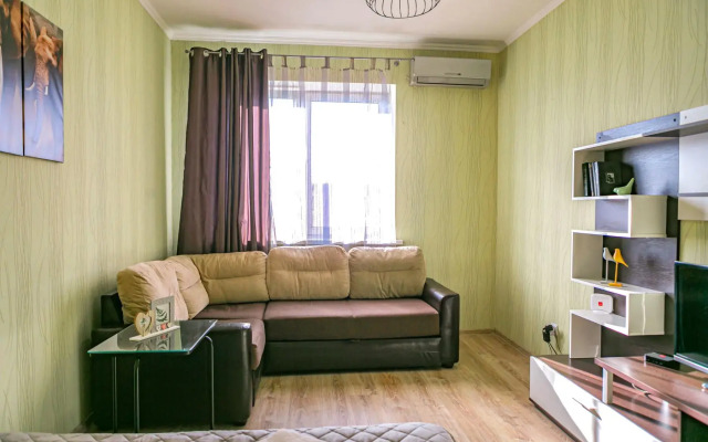 Апартаменты однокомнатные (97) Серебровская 91