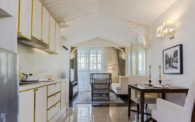 Grand Florida Beachfront Apartments
