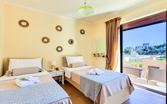 Cretan Sunny Villa Heated Pool