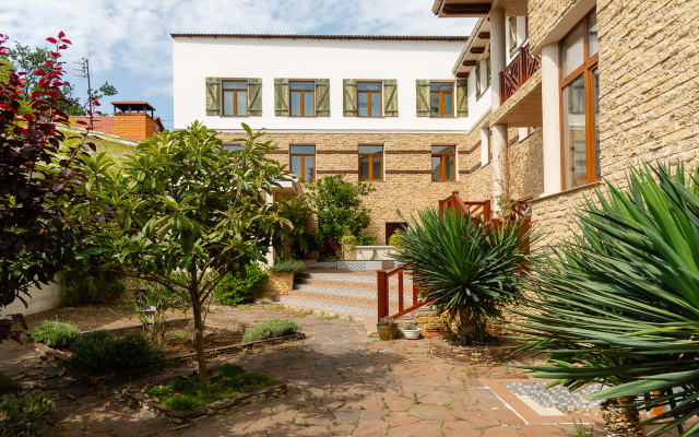 Rahil Guest House