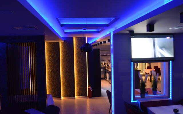River Hotel