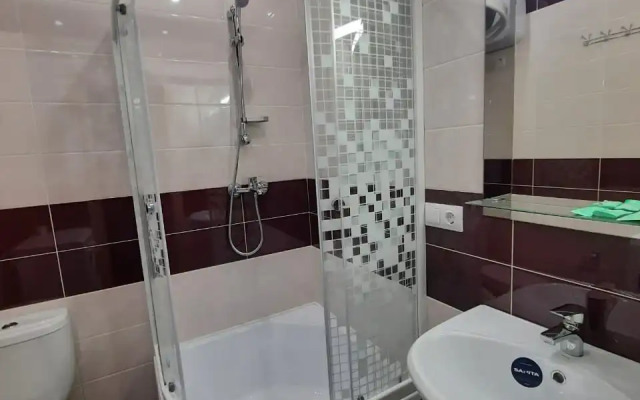 Studiya S Balkonom Na 17 Etazhe Apartments