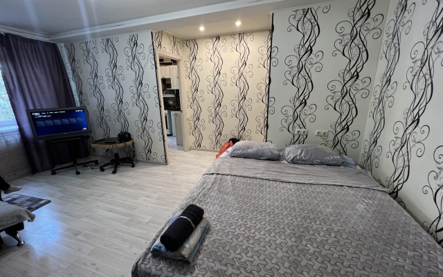 Na Druzhby 4 Apartments
