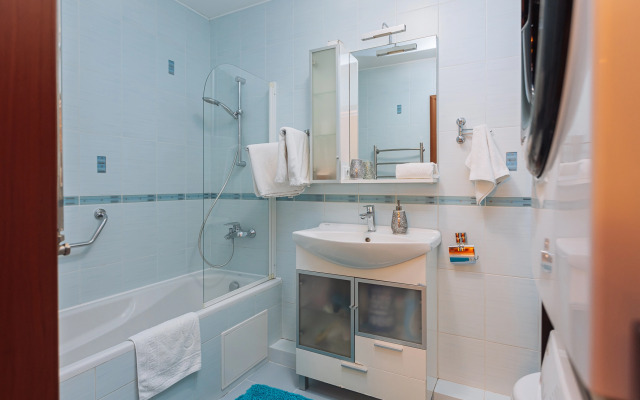 Prostornaya I Uyutnaya Dvukhkomnatnaya Flat