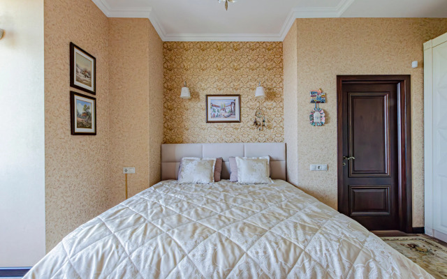 Rustic Luxe in Heart of Kazan Flat