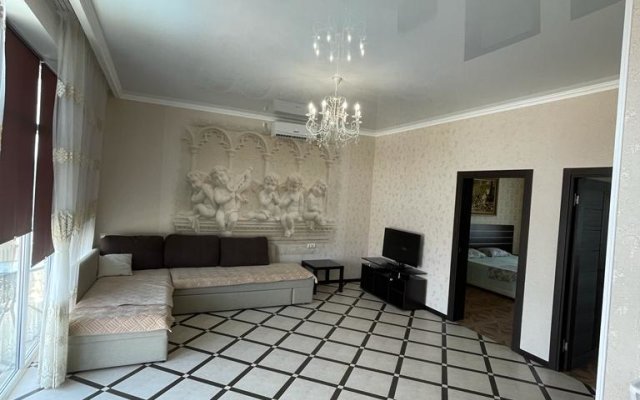 Zhemchuzhina u Morya Flat