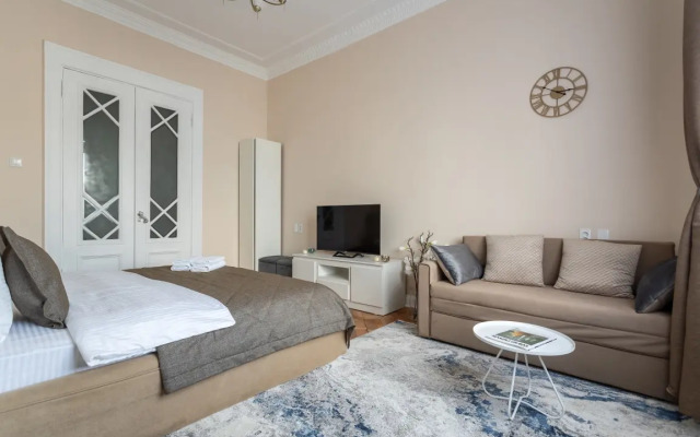 Apartments Uluchshennye S Dvumya Spalnyami I Balkonom