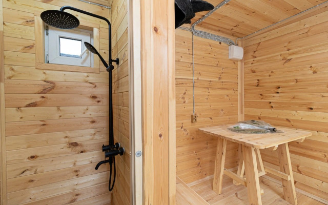 Частный дом с беседкой баней и чаном