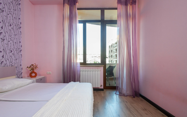 3-komn. ryadom s restoranom DIMOND, DI8210 Flat