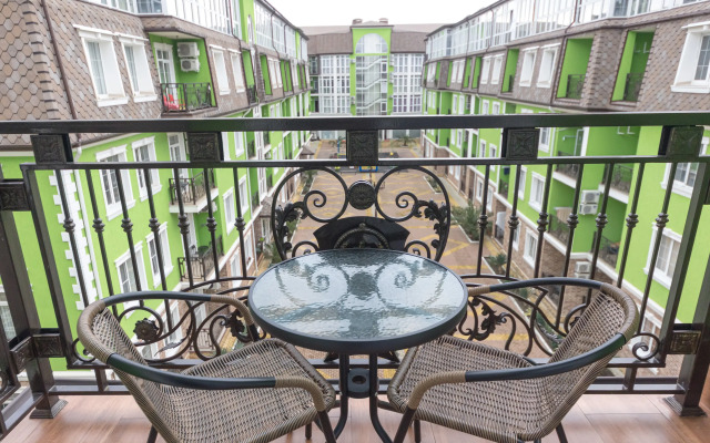 Red Apartments Art Layt Klimt Apartments