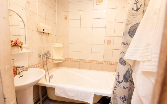 Квартира 2 комнатная квартира улица Республики 92