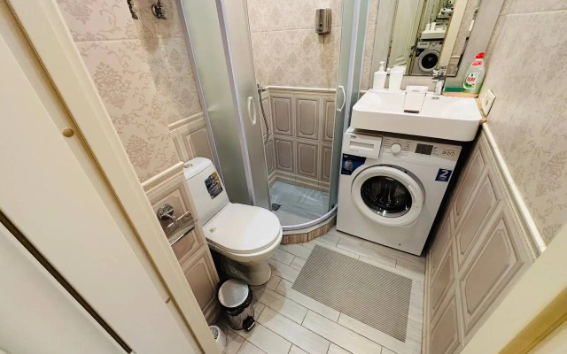 S Uyutnoy Lodzhiey Flat