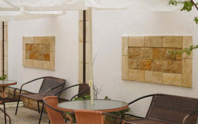 Golden City Hotel