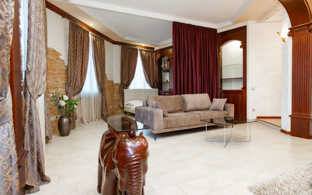 Апартаменты Люксовые апартаменты 2 спальни два санузла на Независимости 13