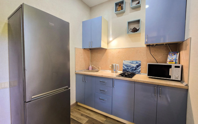 Studiya na tikhoy ulitse s vidom na les Flat