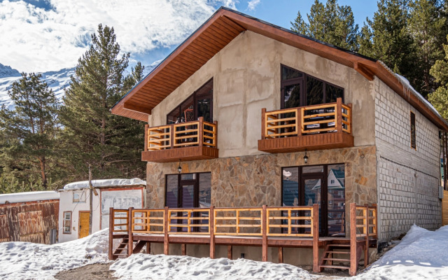 Коттедж Семейный в Терсколе от Квартирукинг