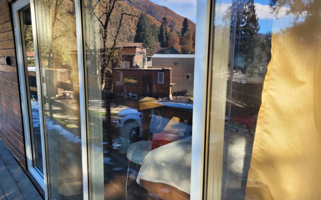 Domik U Snezhnykh Vershin Private House