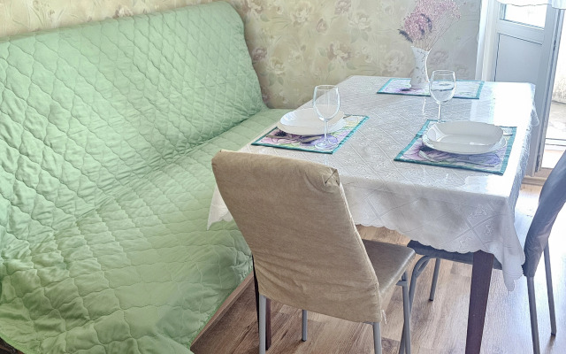 Prostornaya Dvukhkomnatnaya Na 10 Etazhe Flat