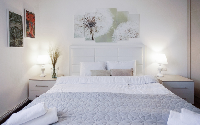 KeyGo #0001, 2 Bedroom, Near The Opera House Apartments