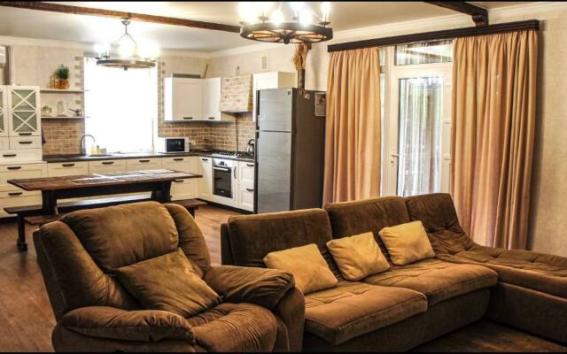 Maksimanit Guest House