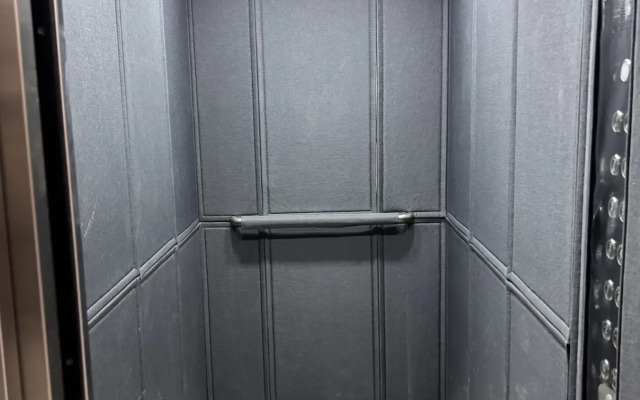 Квартира с проектором у метро в новом доме