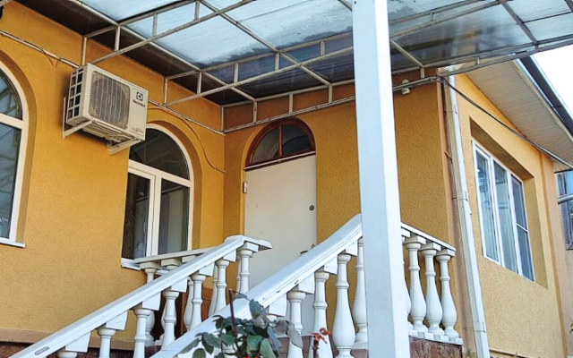 Na Yermolova 24 Private House