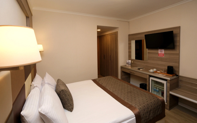 Pera Arya Hotel