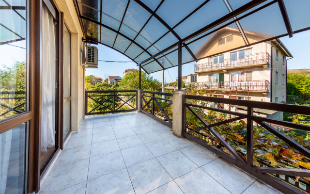 Uyutny dom u morya Private home