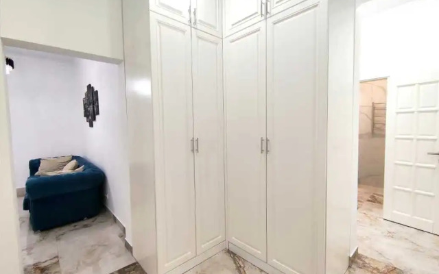 Dvukhkomnatnyye Standart s Balkonom i Vidom na Gorod Apartments