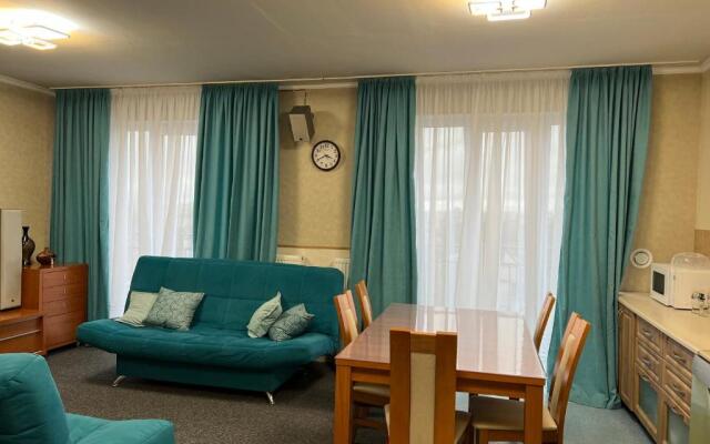 Апартаменты 3 комнаты в Центре рядом с Электричкой на Море